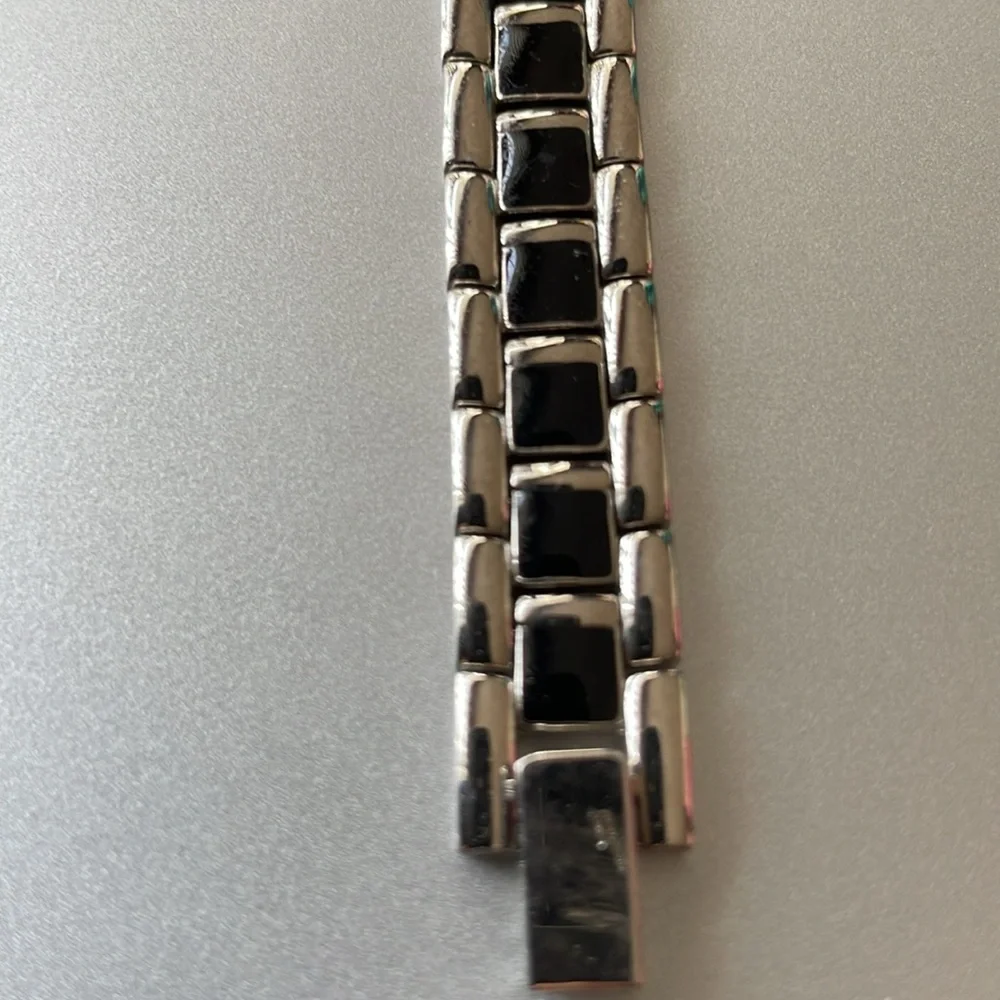 Authentic Disney Parks Ladies Mickey Mouse Watch Bracelet Strap Rhinestone Rim